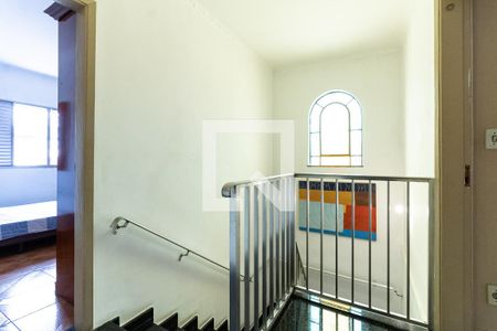 Casa à venda com 300m², 3 quartos e 5 vagas Casa à venda com 300m², 3 quartos e 5 vagasEscada