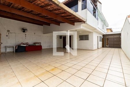 Casa à venda com 300m², 3 quartos e 5 vagas Casa à venda com 300m², 3 quartos e 5 vagasQuintal