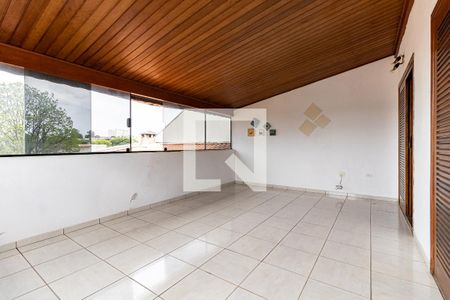 Casa à venda com 300m², 3 quartos e 5 vagas Casa à venda com 300m², 3 quartos e 5 vagasVaranda