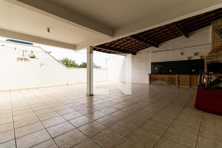 Casa à venda com 300m², 3 quartos e 5 vagas Casa à venda com 300m², 3 quartos e 5 vagasQuintal