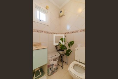 Casa à venda com 300m², 3 quartos e 3 vagas Casa à venda com 300m², 3 quartos e 3 vagasLavabo