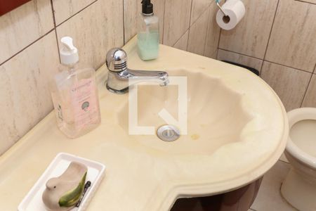 Casa à venda com 200m², 4 quartos e 4 vagas Casa à venda com 200m², 4 quartos e 4 vagasLavabo