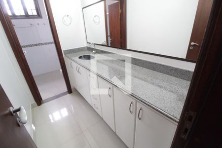 Casa para alugar com 265m², 3 quartos e 5 vagasBanheiro do Quarto 3