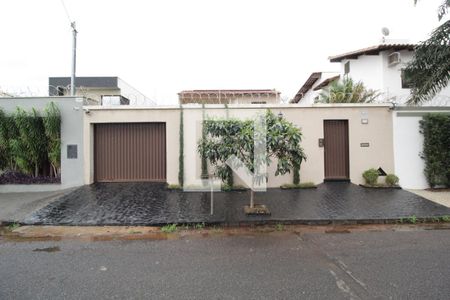 Casa para alugar com 265m², 3 quartos e 5 vagasFachada