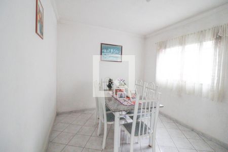 Casa à venda com 200m², 4 quartos e 2 vagasCozinha e Área de Serviço