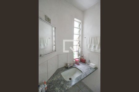 Casa à venda com 200m², 4 quartos e 2 vagasBanheiro