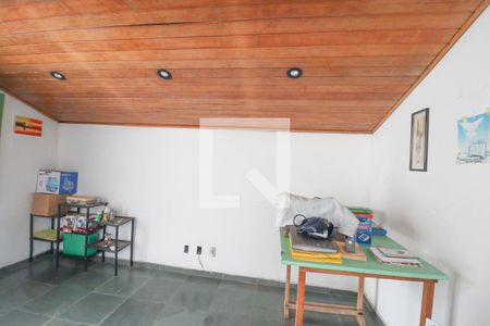 Casa à venda com 200m², 4 quartos e 2 vagasQuarto