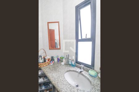 Casa à venda com 200m², 4 quartos e 2 vagasBanheiro
