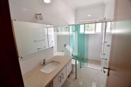 Casa de condomínio à venda com 230m², 2 quartos e 3 vagasBanheiro 2