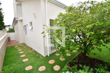 Casa de condomínio à venda com 230m², 2 quartos e 3 vagasQuintal / Jardim