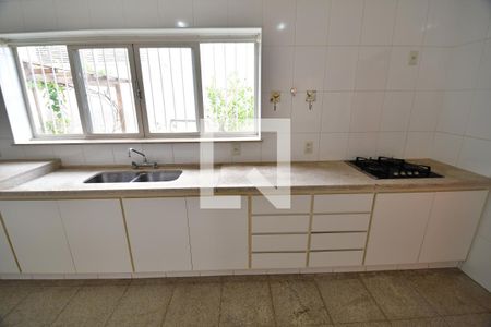 Casa de condomínio à venda com 230m², 2 quartos e 3 vagasCozinha