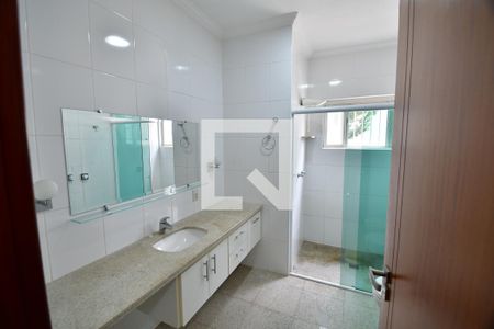 Casa de condomínio à venda com 230m², 2 quartos e 3 vagasBanheiro 1