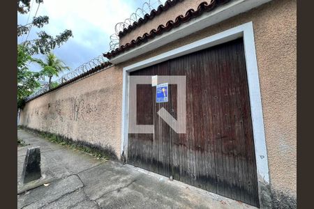 Casa à venda com 1010m², 3 quartos e 5 vagas Casa à venda com 1010m², 3 quartos e 5 vagasFachada dos Fundos