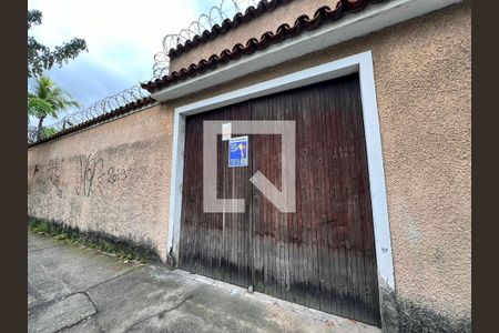Casa à venda com 1010m², 3 quartos e 5 vagas Casa à venda com 1010m², 3 quartos e 5 vagasFachada dos Fundos