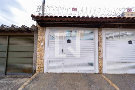 Casa à venda com 120m², 3 quartos e 2 vagasFachada