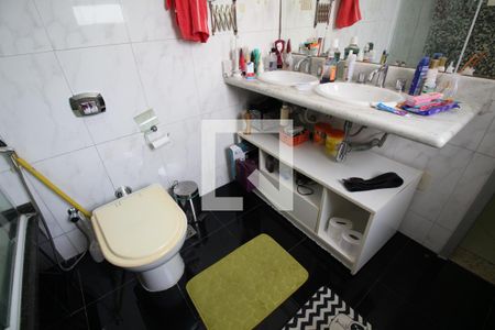 Casa de condomínio para alugar com 360m², 5 quartos e 2 vagasBanheiro da Suíte 3