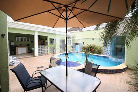 Casa de condomínio para alugar com 360m², 5 quartos e 2 vagasÁrea Externa