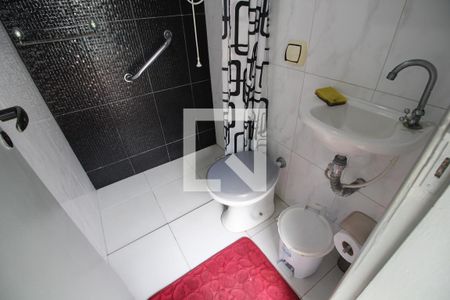 Casa de condomínio para alugar com 360m², 5 quartos e 2 vagasBanheiro de Serviço