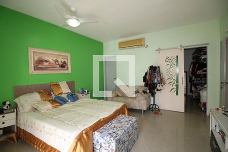 Casa de condomínio para alugar com 360m², 5 quartos e 2 vagasSuíte 3