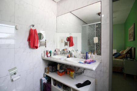 Casa de condomínio para alugar com 360m², 5 quartos e 2 vagasBanheiro da Suíte 3