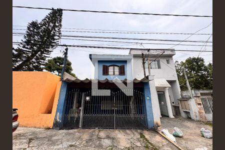 Casa à venda com 200m², 3 quartos e 1 vaga Casa à venda com 200m², 3 quartos e 1 vagaFachada