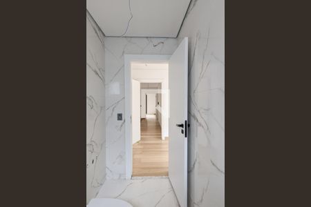 Casa de condomínio à venda com 285m², 4 quartos e 3 vagas Casa de condomínio à venda com 285m², 4 quartos e 3 vagasBanheiro da suíte 3