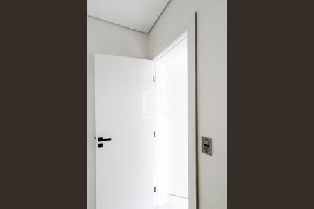 Casa de condomínio à venda com 285m², 4 quartos e 3 vagas Casa de condomínio à venda com 285m², 4 quartos e 3 vagasBanheiro de serviço