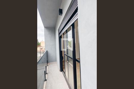 Casa de condomínio à venda com 285m², 4 quartos e 3 vagas Casa de condomínio à venda com 285m², 4 quartos e 3 vagasVaranda da suíte 3