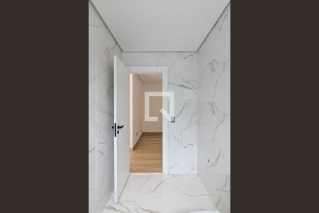Casa de condomínio à venda com 285m², 4 quartos e 3 vagas Casa de condomínio à venda com 285m², 4 quartos e 3 vagasBanheiro da suíte 1