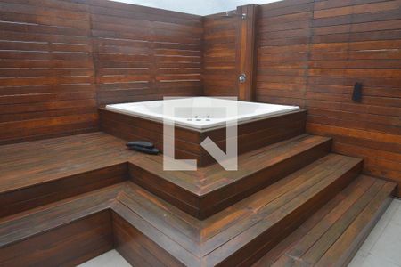 Apartamento à venda com 140m², 2 quartos e 2 vagasBanheira