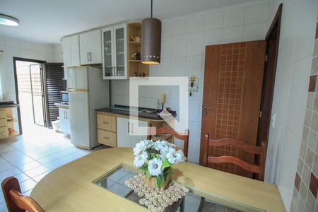 Casa à venda com 271m², 3 quartos e 3 vagas Casa à venda com 271m², 3 quartos e 3 vagasCozinha
