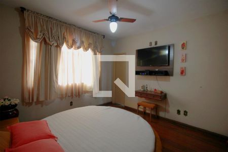 Casa à venda com 330m², 4 quartos e 3 vagasSuite