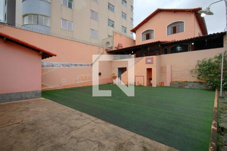 Casa à venda com 330m², 4 quartos e 3 vagasQuintal