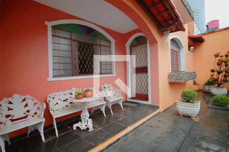 Casa à venda com 330m², 4 quartos e 3 vagasFachada