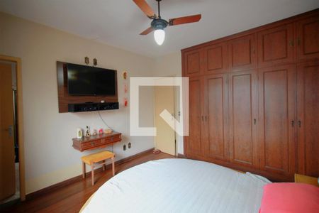 Casa à venda com 330m², 4 quartos e 3 vagasSuite