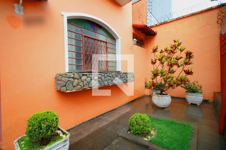 Casa à venda com 330m², 4 quartos e 3 vagasVaranda frente