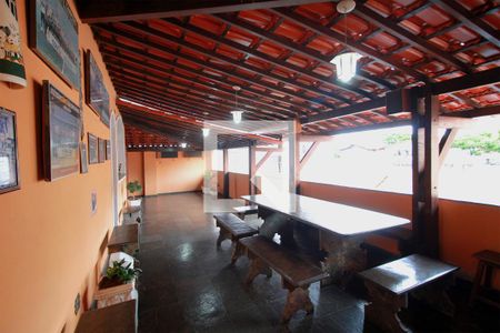 Casa à venda com 330m², 4 quartos e 3 vagasVaranda Coberta Churrasqueira