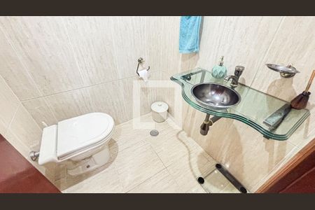 Casa à venda com 193m², 2 quartos e 2 vagasBanheiro de Serviço