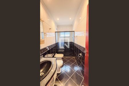 Casa à venda com 193m², 2 quartos e 2 vagasBanheiro