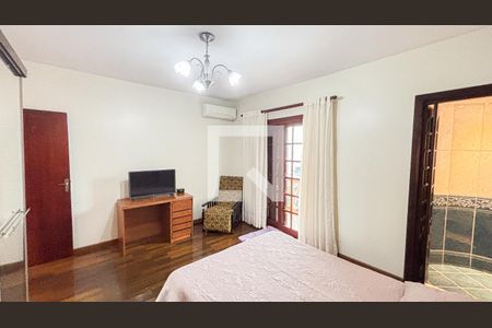 Casa à venda com 193m², 2 quartos e 2 vagasSuite