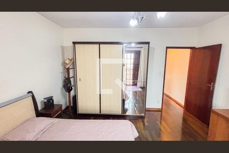 Casa à venda com 193m², 2 quartos e 2 vagasSuite