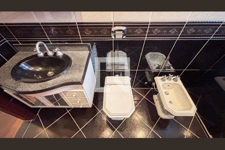 Casa à venda com 193m², 2 quartos e 2 vagasBanheiro