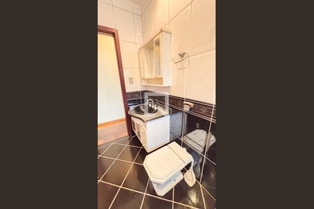 Casa à venda com 193m², 2 quartos e 2 vagasBanheiro