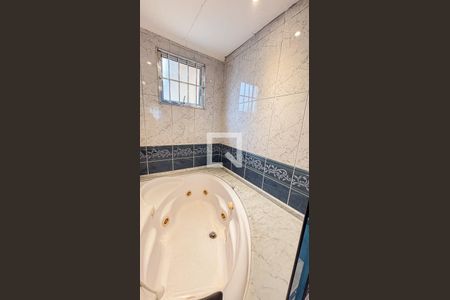 Casa à venda com 193m², 2 quartos e 2 vagasBanheiro da Suíte