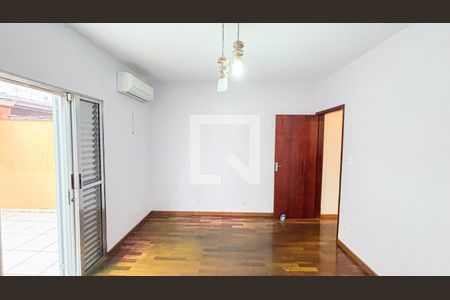 Casa à venda com 193m², 2 quartos e 2 vagasQuarto