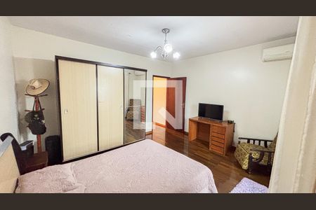 Casa à venda com 193m², 2 quartos e 2 vagasSuite