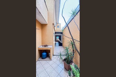 Casa à venda com 193m², 2 quartos e 2 vagasQuintal - Corredor