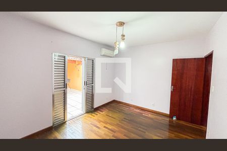 Casa à venda com 193m², 2 quartos e 2 vagasQuarto