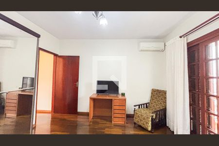 Casa à venda com 193m², 2 quartos e 2 vagasSuite