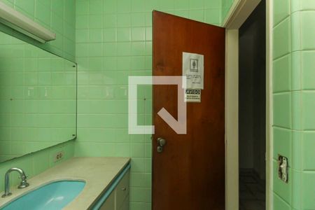 Casa à venda com 313m², 4 quartos e 3 vagas Casa à venda com 313m², 4 quartos e 3 vagasBanheiro